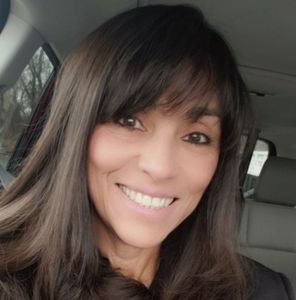 Meet your Posher, Amparo